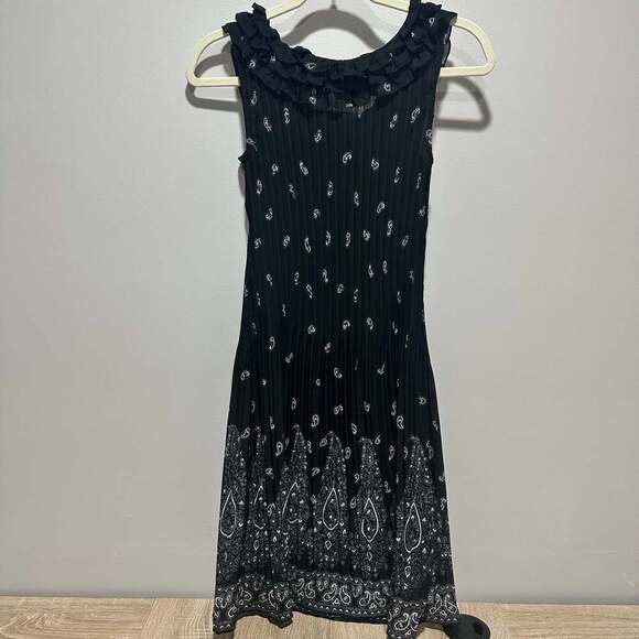 Alfani Black and White Pleated Paisley Print Ruffle Neck Dress, Sz 4 - Picture 3 of 4